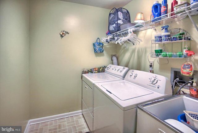563 ROSLAIRE DR, Hummelstown, PA 17036