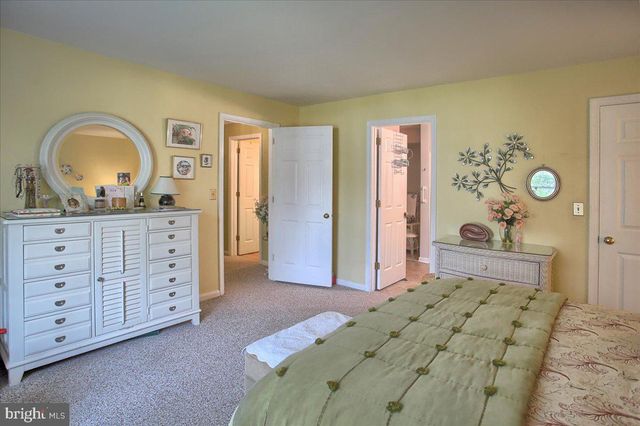 563 ROSLAIRE DR, Hummelstown, PA 17036