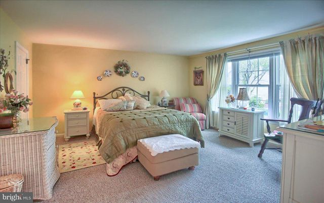 563 ROSLAIRE DR, Hummelstown, PA 17036