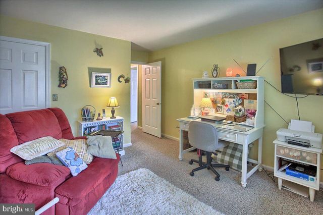 563 ROSLAIRE DR, Hummelstown, PA 17036