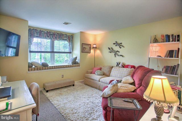 563 ROSLAIRE DR, Hummelstown, PA 17036