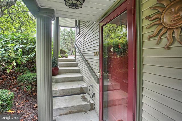 563 ROSLAIRE DR, Hummelstown, PA 17036