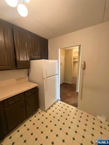 250 Gorge Road 7-H, Cliffside Park, NJ 07010