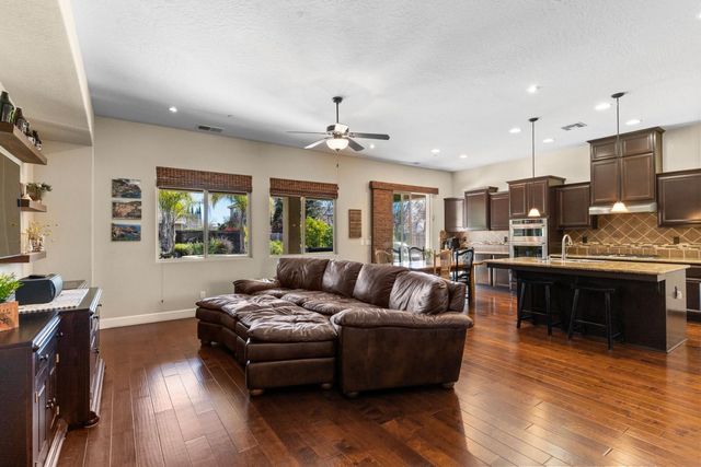 2885 Blackwood Avenue, Clovis, CA 93619