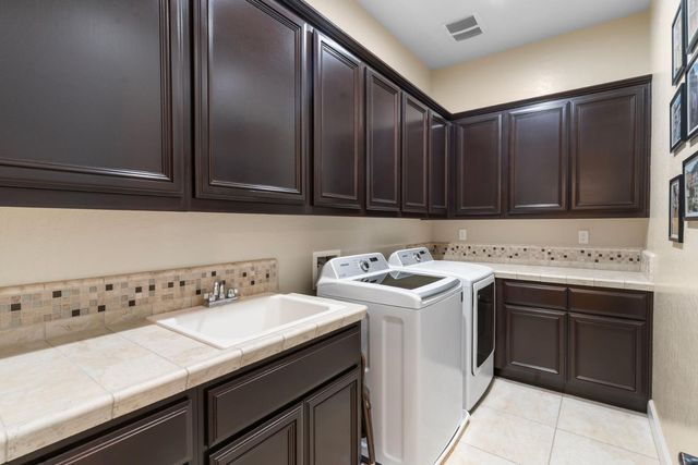 2885 Blackwood Avenue, Clovis, CA 93619