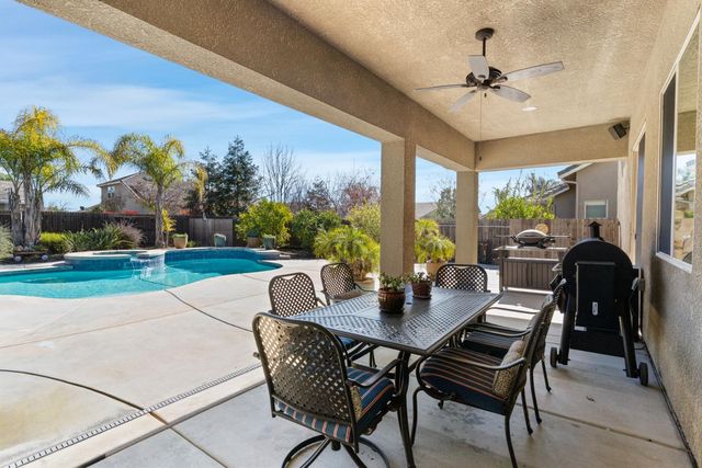 2885 Blackwood Avenue, Clovis, CA 93619