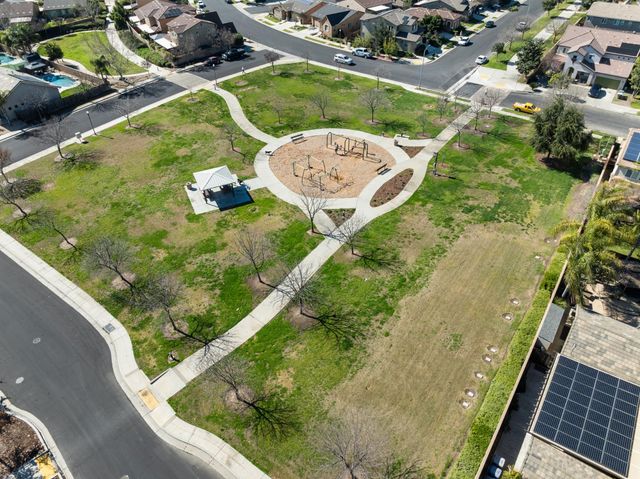 2885 Blackwood Avenue, Clovis, CA 93619