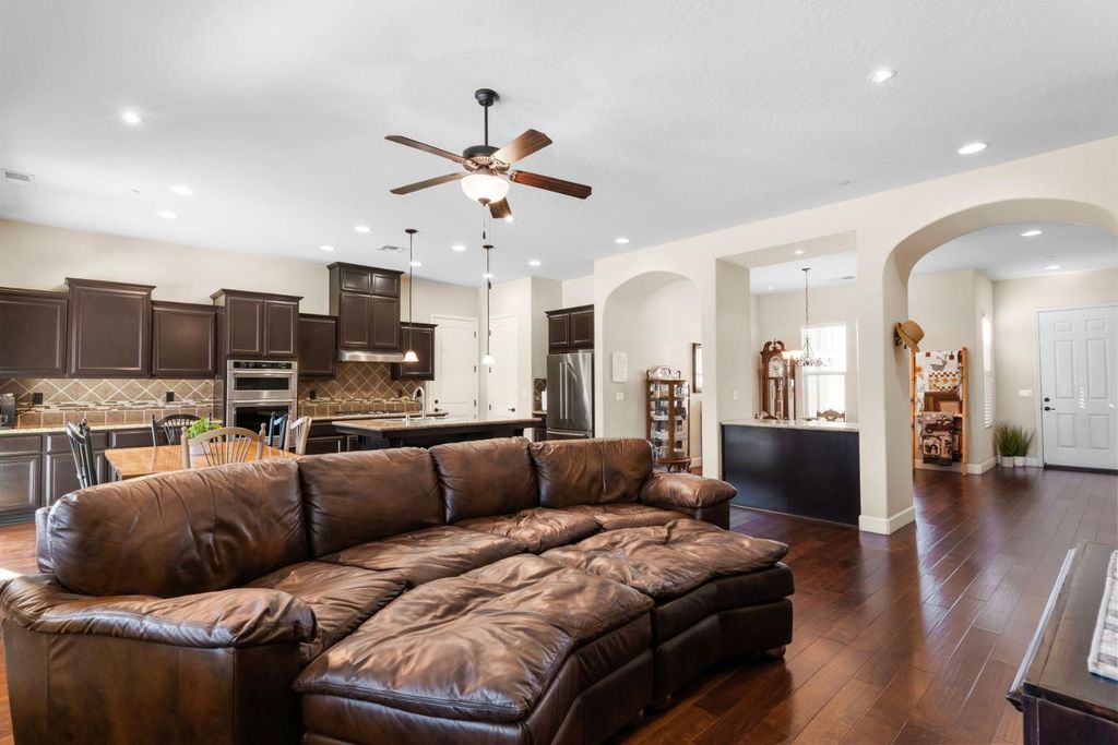 Image 13 of property listing at 2885 Blackwood Avenue, Clovis, CA 93619