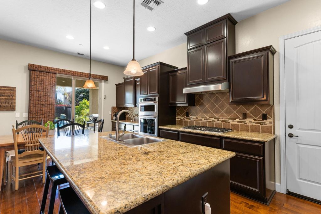 Image 14 of property listing at 2885 Blackwood Avenue, Clovis, CA 93619