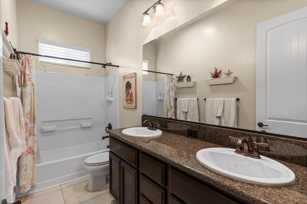 Image 25 of property listing at 2885 Blackwood Avenue, Clovis, CA 93619