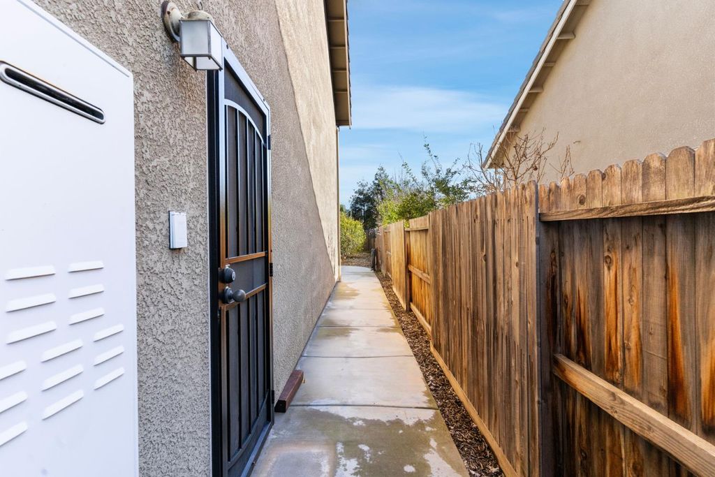 Image 32 of property listing at 2885 Blackwood Avenue, Clovis, CA 93619