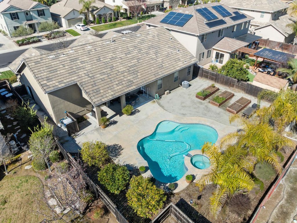 Image 5 of property listing at 2885 Blackwood Avenue, Clovis, CA 93619