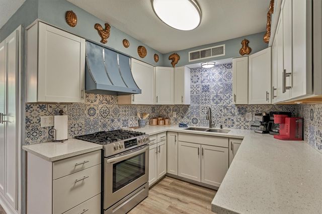 9 Pineash Court, The Woodlands, TX 77381