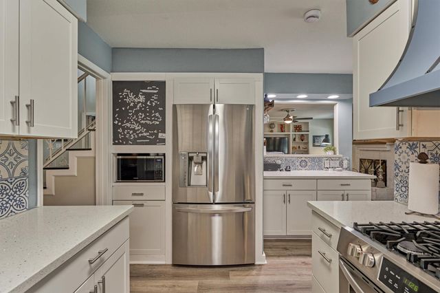 9 Pineash Court, The Woodlands, TX 77381