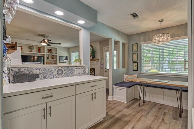 9 Pineash Court, The Woodlands, TX 77381