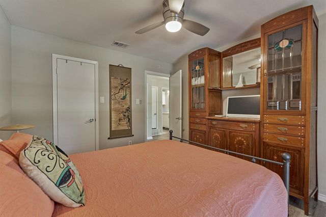 9 Pineash Court, The Woodlands, TX 77381