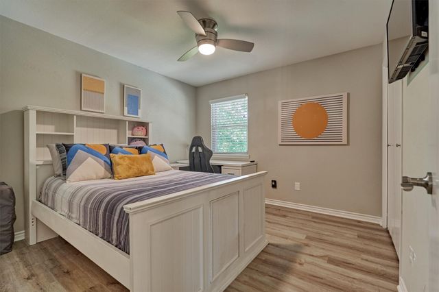 9 Pineash Court, The Woodlands, TX 77381