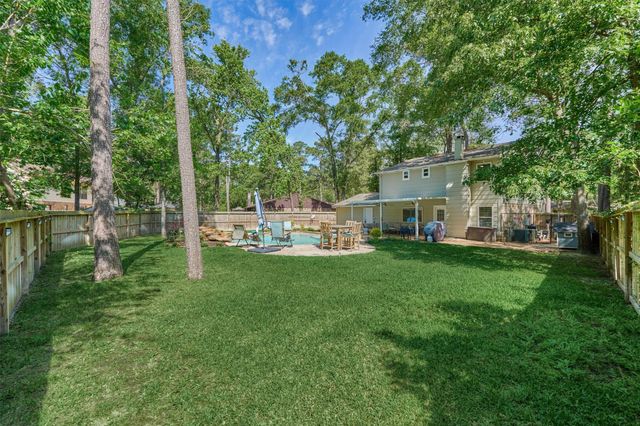 9 Pineash Court, The Woodlands, TX 77381