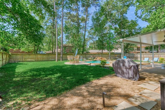 9 Pineash Court, The Woodlands, TX 77381