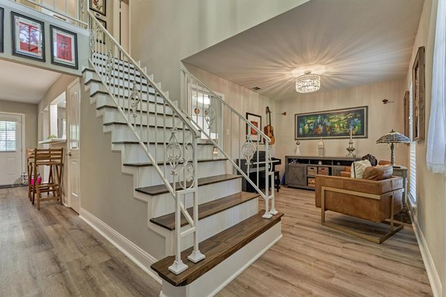 9 Pineash Court, The Woodlands, TX 77381