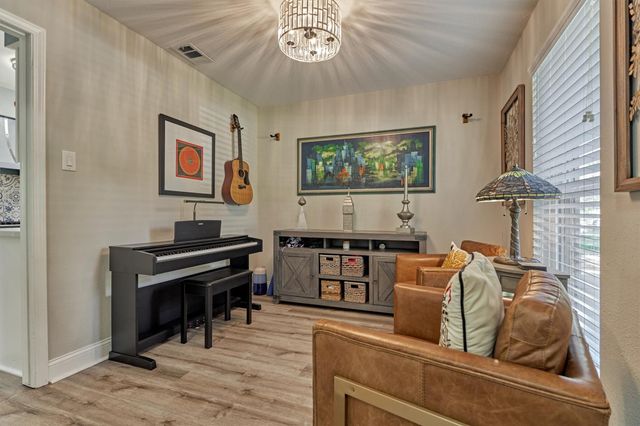 9 Pineash Court, The Woodlands, TX 77381