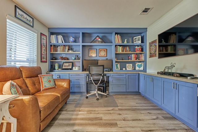 9 Pineash Court, The Woodlands, TX 77381