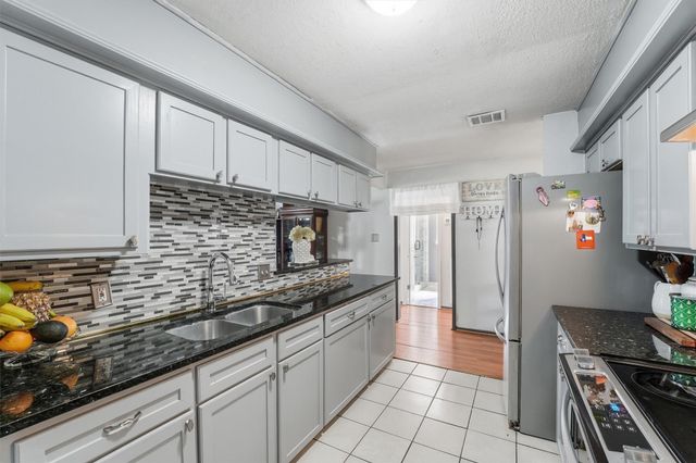 6203 Sunnygate Drive, Spring, TX 77373