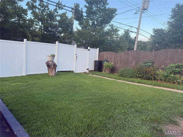 2935 Saint Vincent Avenue, St Louis, MO 63104
