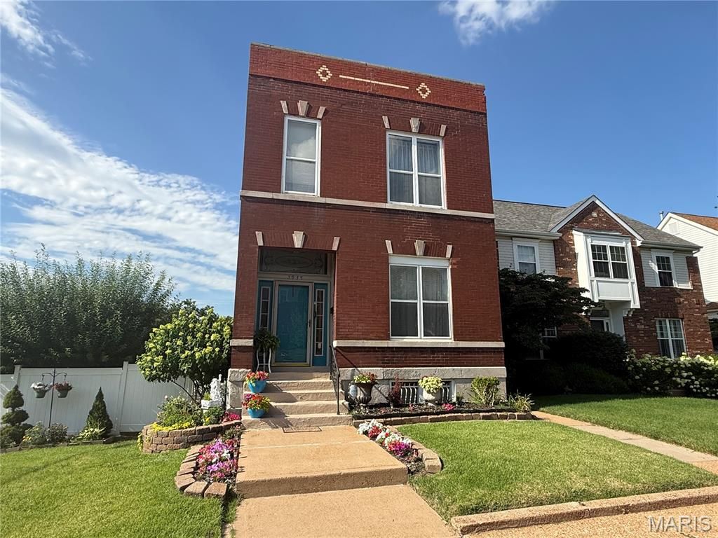 2935 Saint Vincent Avenue, St Louis, MO 63104
