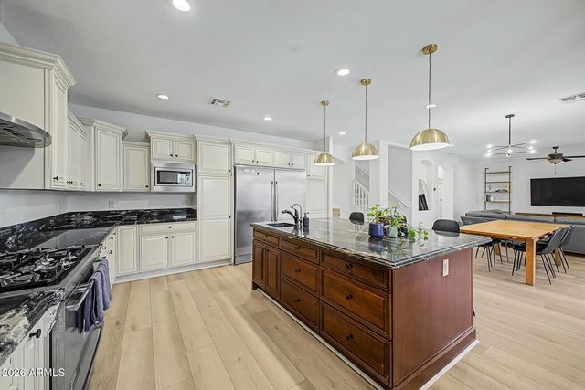 134 E FRANCES Lane, Gilbert, AZ 85295