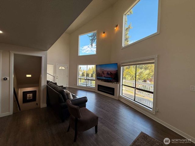 5109 W Tapps Drive E, Lake Tapps, WA 98391