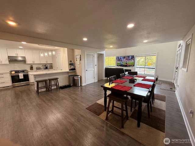 5109 W Tapps Drive E, Lake Tapps, WA 98391