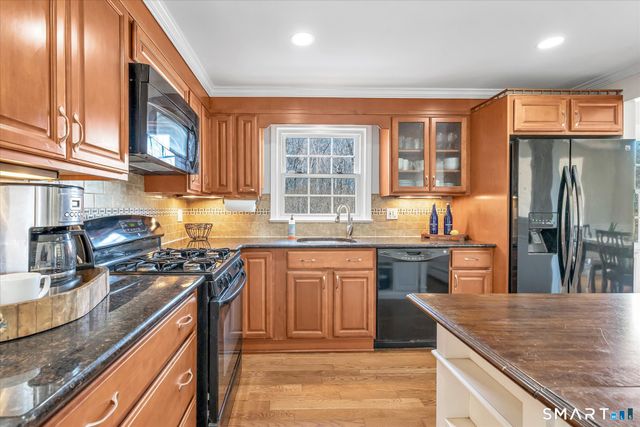 36 Greenbrier Road, Trumbull, CT 06611