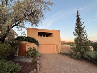 219 Camino De La Sierra, Santa Fe, NM 87501