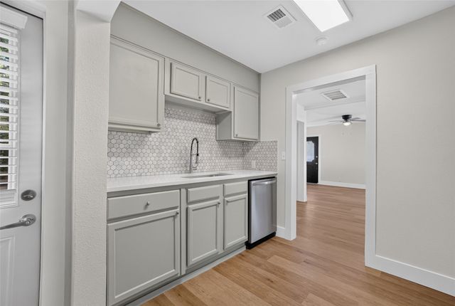 7428 Llano Avenue, Fort Worth, TX 76116