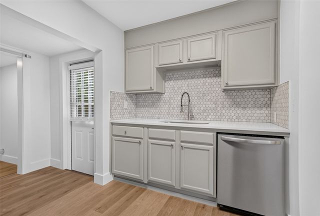 7428 Llano Avenue, Fort Worth, TX 76116