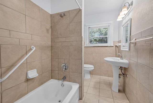 7428 Llano Avenue, Fort Worth, TX 76116