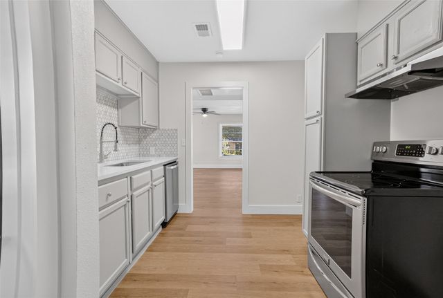 7428 Llano Avenue, Fort Worth, TX 76116