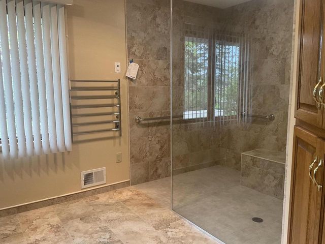 2400 Judith LANE, Waukesha, WI 53188