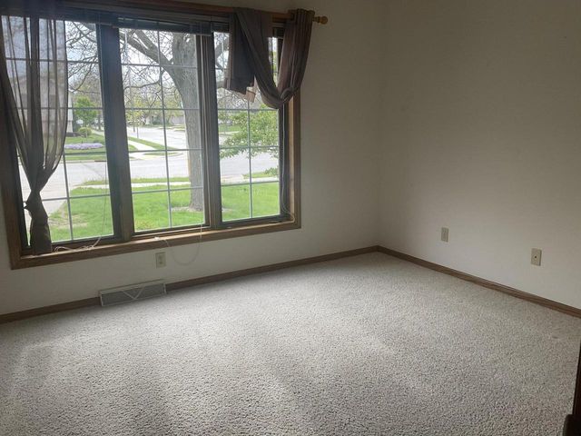 2400 Judith LANE, Waukesha, WI 53188