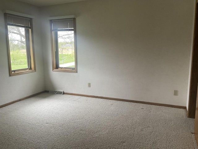 2400 Judith LANE, Waukesha, WI 53188