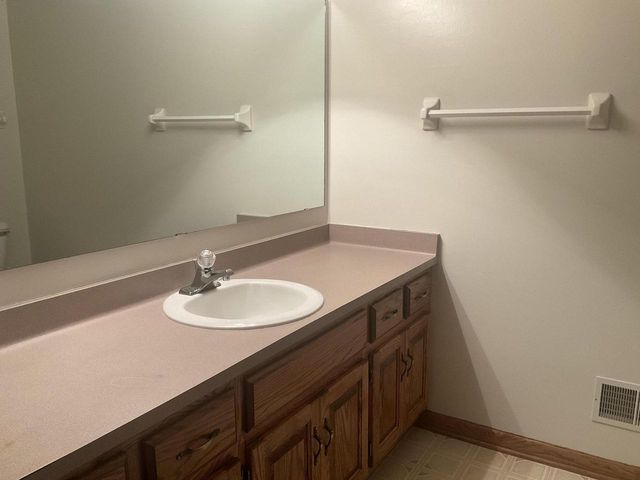 2400 Judith LANE, Waukesha, WI 53188