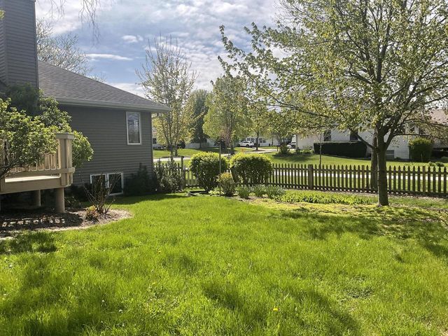 2400 Judith LANE, Waukesha, WI 53188
