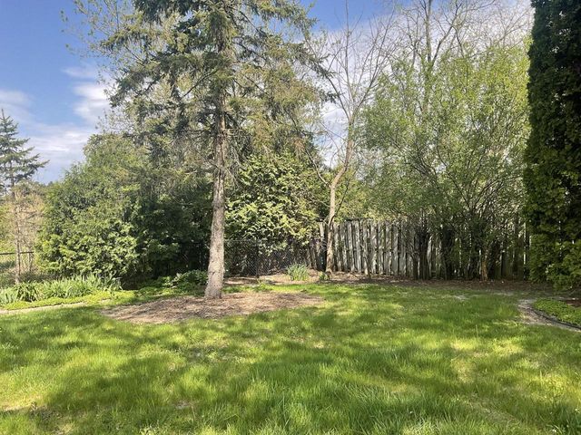 2400 Judith LANE, Waukesha, WI 53188