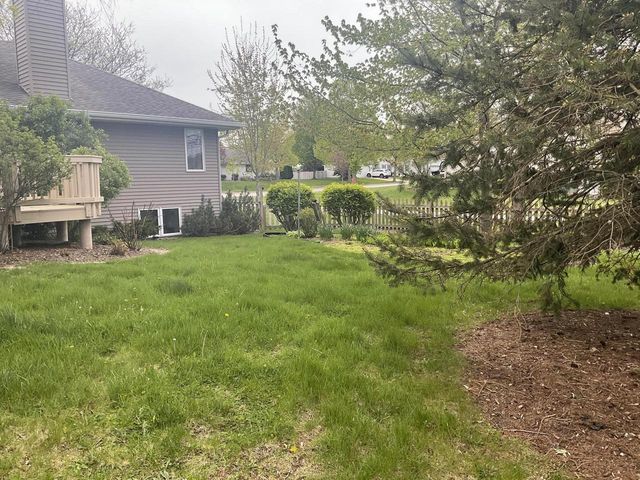 2400 Judith LANE, Waukesha, WI 53188
