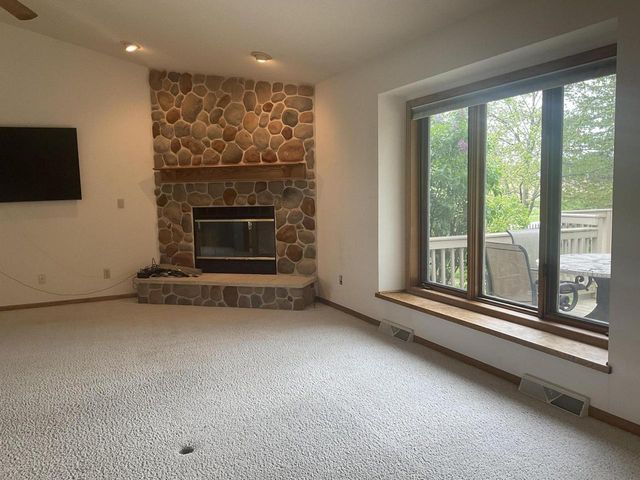 2400 Judith LANE, Waukesha, WI 53188