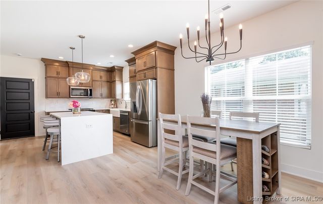 719 E Chestnut Street, Jeffersonville, IN 47130