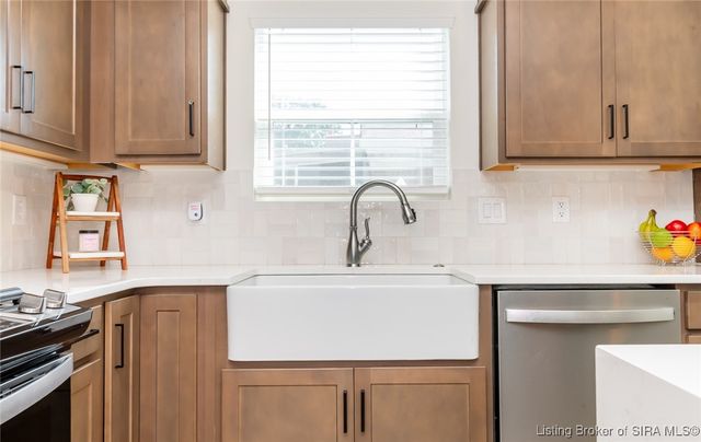 719 E Chestnut Street, Jeffersonville, IN 47130