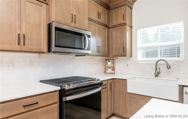 719 E Chestnut Street, Jeffersonville, IN 47130