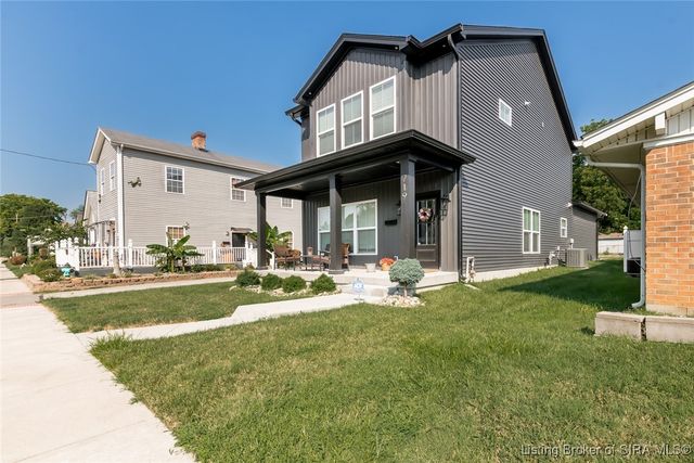 719 E Chestnut Street, Jeffersonville, IN 47130